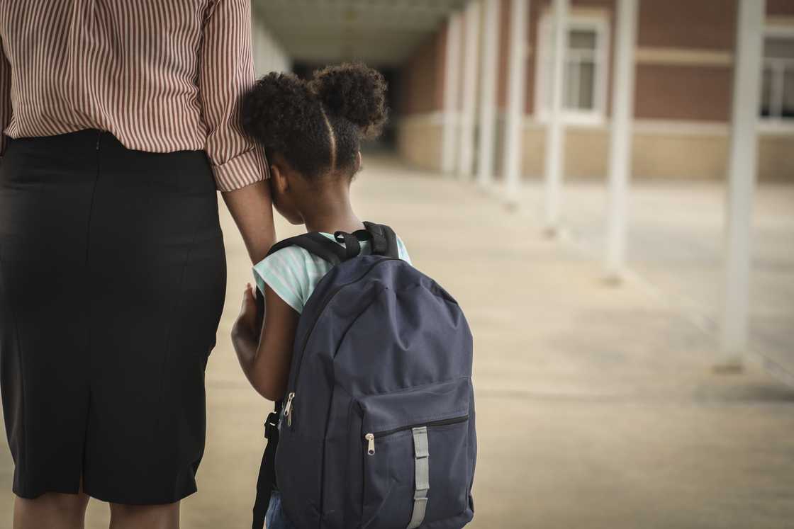 A girl holds her mom's hand A girl holds her mom's hand