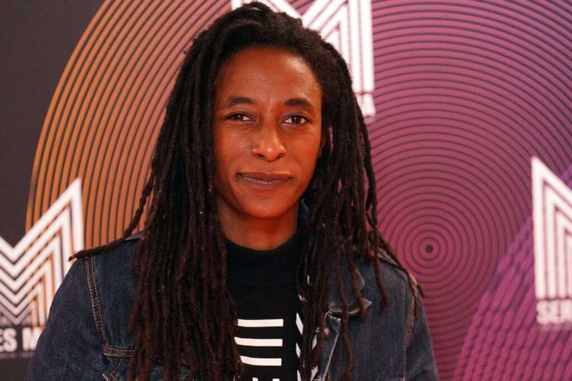 Shirley Souagnon: enfance, couple, taille, photos de l'humoriste Shirley Souagnon: enfance, couple, taille, photos de l'humoriste