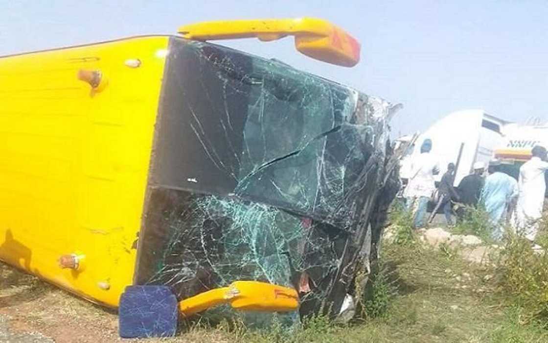 Mutum 13 ne suka mota a hadarin mota a babban titin Kano zuwa Kaduna Mutum 13 ne suka mota a hadarin mota a babban titin Kano zuwa Kaduna