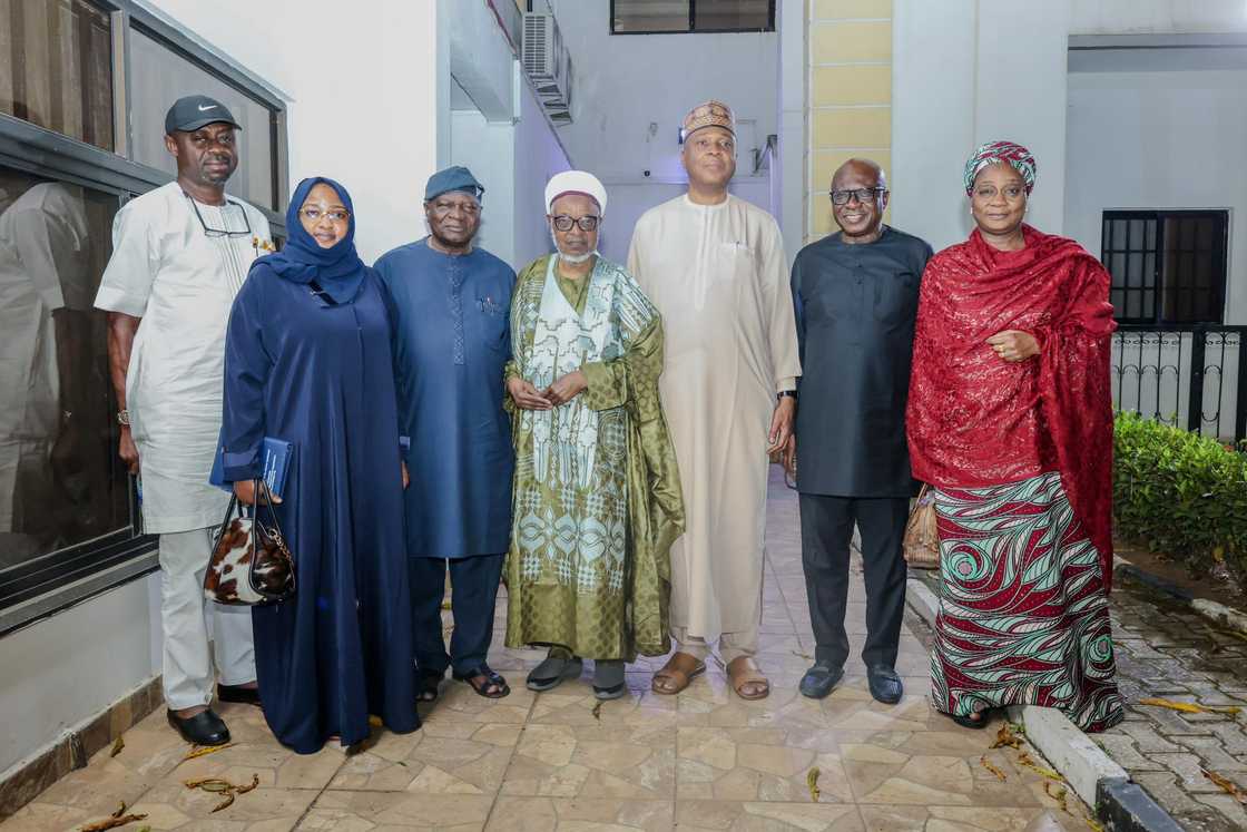 Saraki ya gana da 'yan tawagar BoT Saraki ya gana da 'yan tawagar BoT