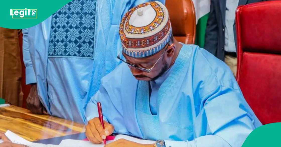 Ma'aikata sun yi magana kan shirin shiga yajin aikin sai baba ta gani a jihar Zamfara Ma'aikata sun yi magana kan shirin shiga yajin aikin sai baba ta gani a jihar Zamfara