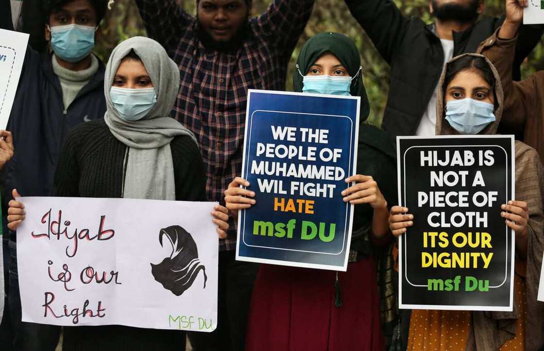 Duk da rufe makarantu, har yanzu ana cigaba da zanga-zanga kan Hijabi Duk da rufe makarantu, har yanzu ana cigaba da zanga-zanga kan Hijabi