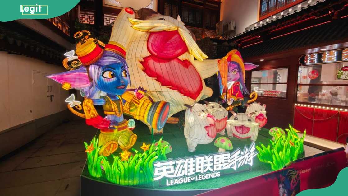 League of Legends: Wild Rift (LOL) themed coloured lantern launched by Tencent Games at the 2025 Yuyuan Garden Year of the Snake Lantern Festival in Shanghai, China. League of Legends: Wild Rift (LOL) themed coloured lantern launched by Tencent Games at the 2025 Yuyuan Garden Year of the Snake Lantern Festival in Shanghai, China.