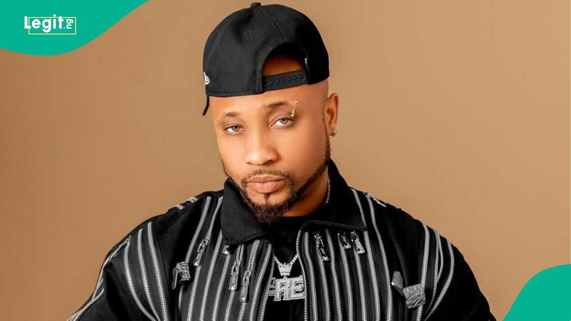 B-Red has praised his cousin Davido on Carter Efe’s livestream, revealing how the Afrobeats star gave him his first car, Rolex watch and key support at the start of his music career