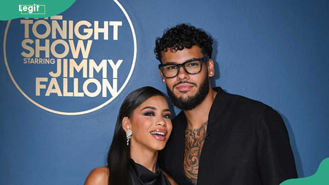 Amaya Espinal & Bryan Arenales pose together backstage at The Tonight Show Amaya Espinal & Bryan Arenales pose together backstage at The Tonight Show