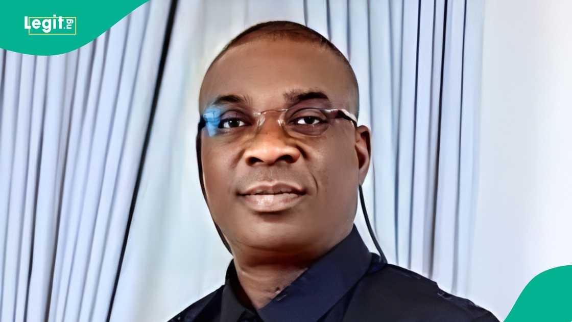 Bidoun Stephen react to viral video of KWAM1 reconciling with Bisola Badmus' son Bidoun Stephen react to viral video of KWAM1 reconciling with Bisola Badmus' son