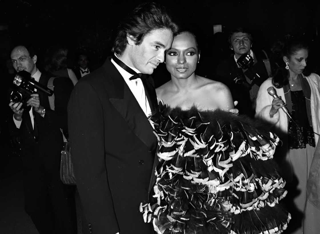 Warren Beatty and Diana Ross pose for a photo Warren Beatty and Diana Ross pose for a photo