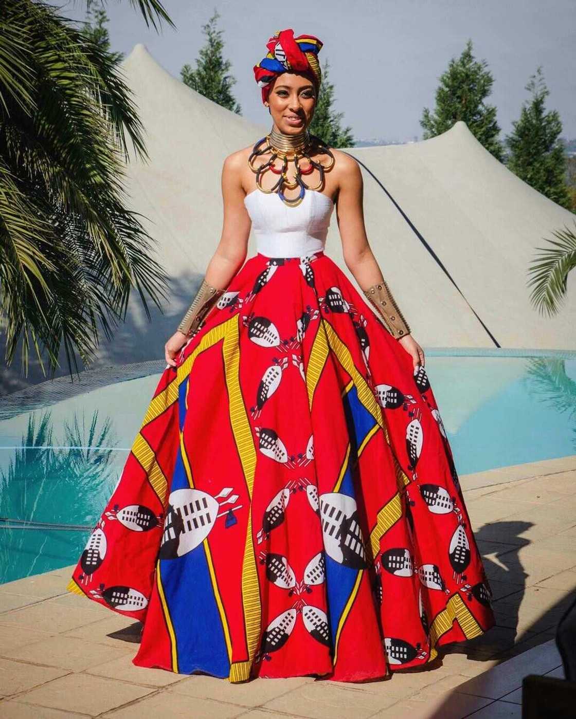 Ankara plain and patterned skirt and blouse style 2019 Ankara plain and patterned skirt and blouse style 2019