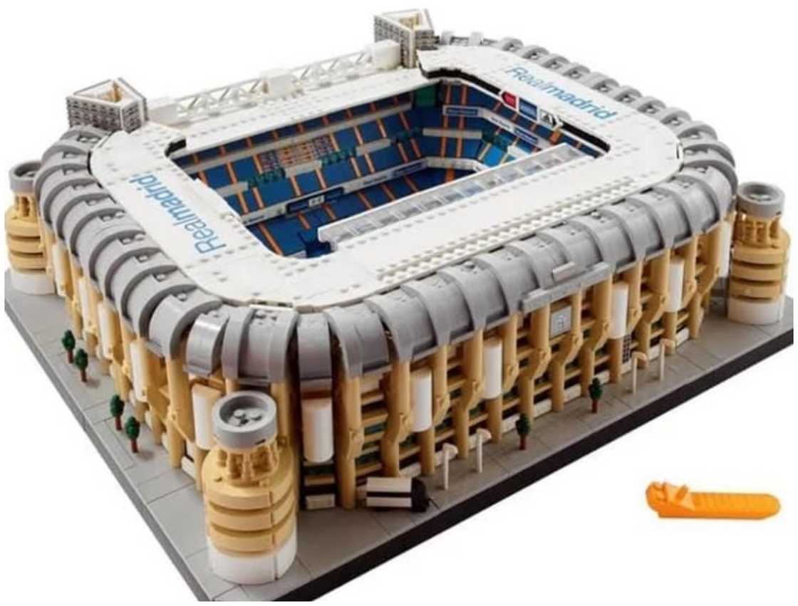 LEGO Creator Expert Real Marid - Santiago Bernabeu Stadium