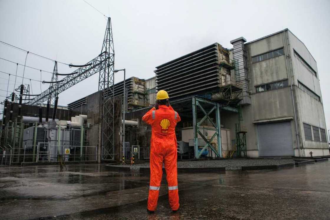 Shell is selling its onshore facilities in Nigeria to focus on offshore production Shell is selling its onshore facilities in Nigeria to focus on offshore production