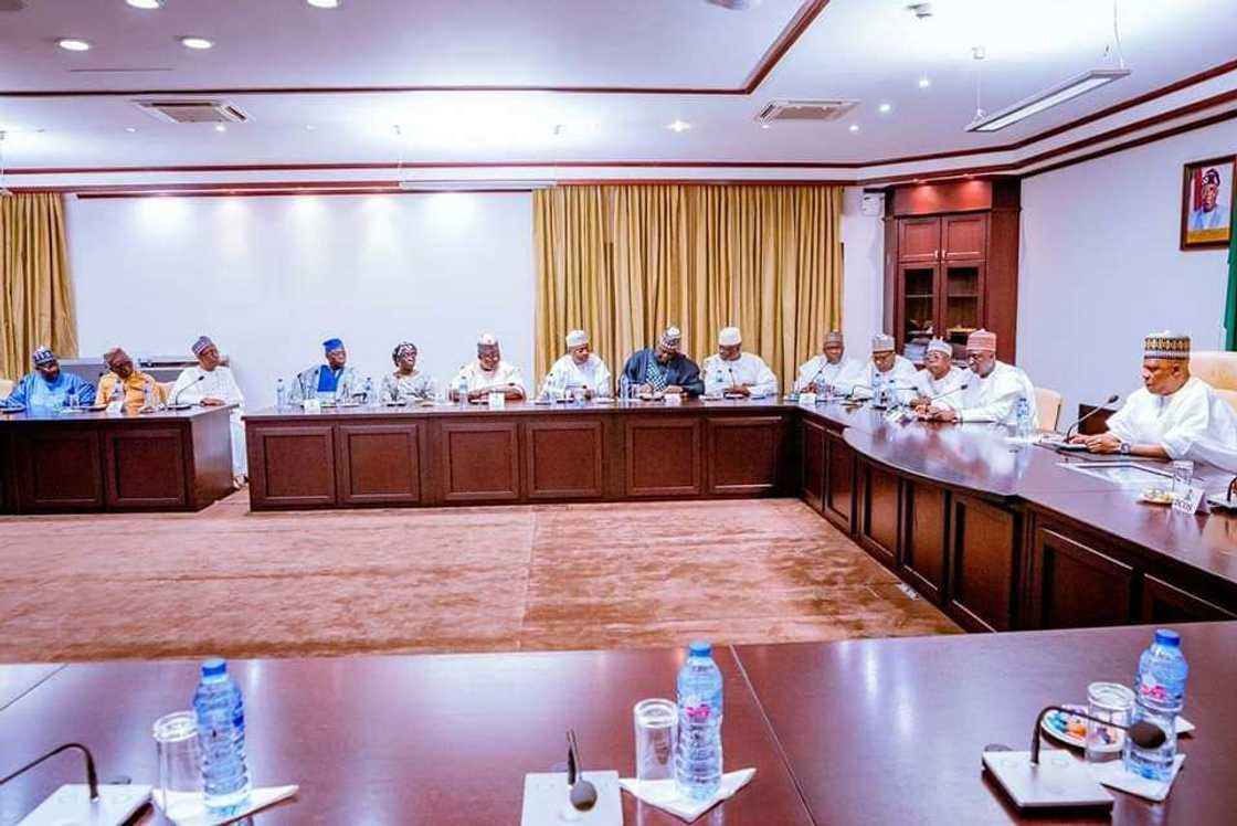 Shettima da wasu mambobin majalisar dattawa ta 9. Shettima da wasu mambobin majalisar dattawa ta 9.