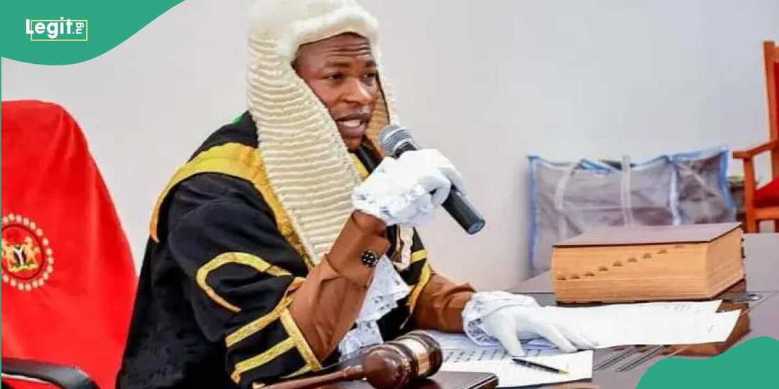 Kakakin majalisar Filato, Gabriel Dewan. Kakakin majalisar Filato, Gabriel Dewan.