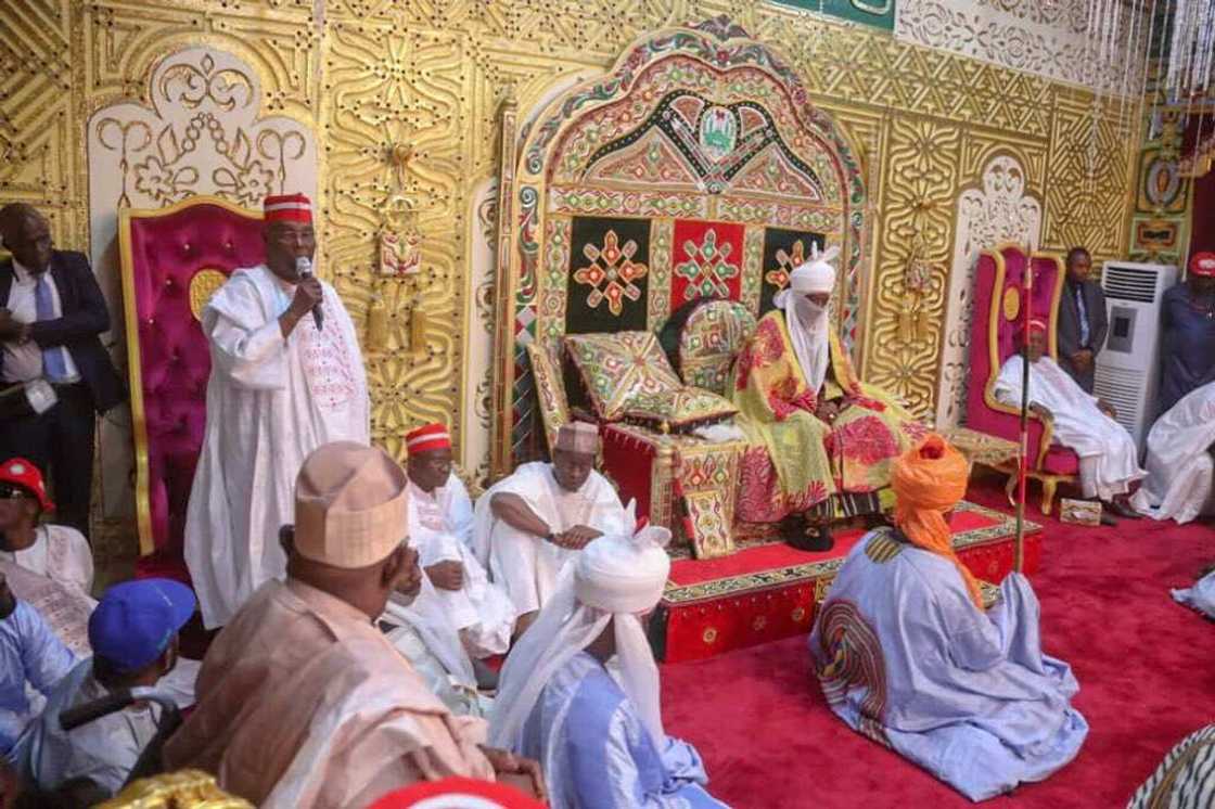 Fadar Mai Martaba Sarki Sanusi yayin ziyarar Atiku da tawagar sa Fadar Mai Martaba Sarki Sanusi yayin ziyarar Atiku da tawagar sa