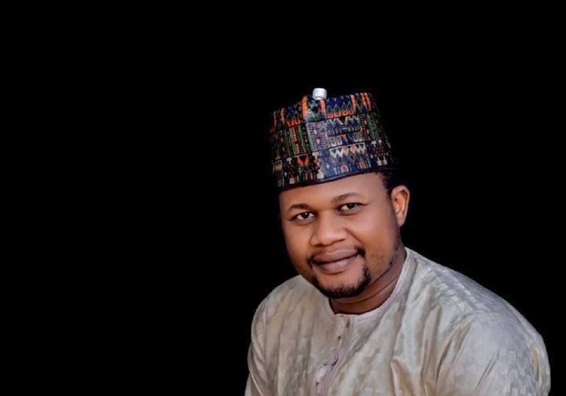 Barayi sun afka gidan jarumin Kannywood, sun yi awon gaba da sabuwar motarsa da wasu muhimman kayayyaki Barayi sun afka gidan jarumin Kannywood, sun yi awon gaba da sabuwar motarsa da wasu muhimman kayayyaki