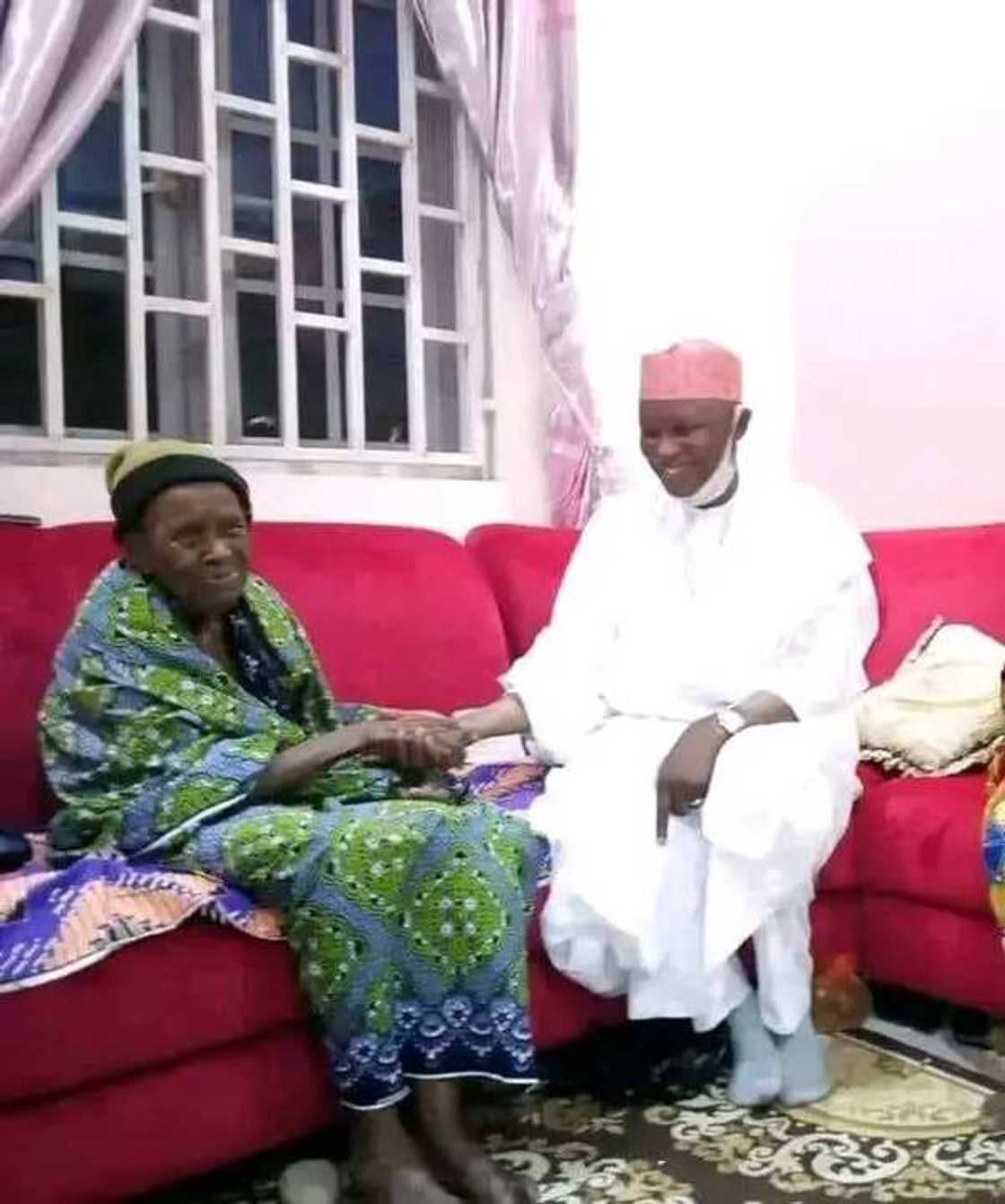 Abba Kabir da kakarsa Abba Kabir da kakarsa