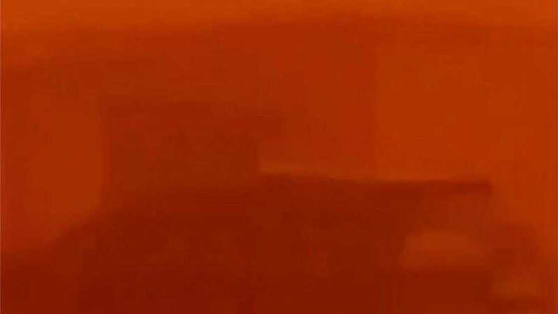 Dalilin da yasa sararin samaniyar masallacin Ka'aba ya zama ja jazur Dalilin da yasa sararin samaniyar masallacin Ka'aba ya zama ja jazur