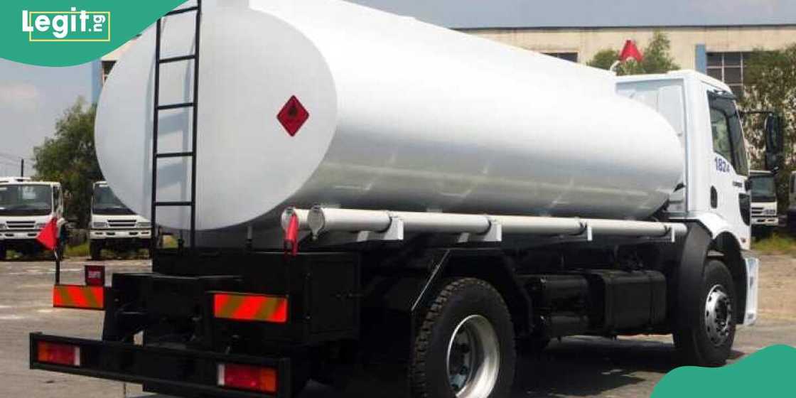 Direbobin NARTO sun janye yajin aiki, za su ci gaba da dakon fetur. Direbobin NARTO sun janye yajin aiki, za su ci gaba da dakon fetur.