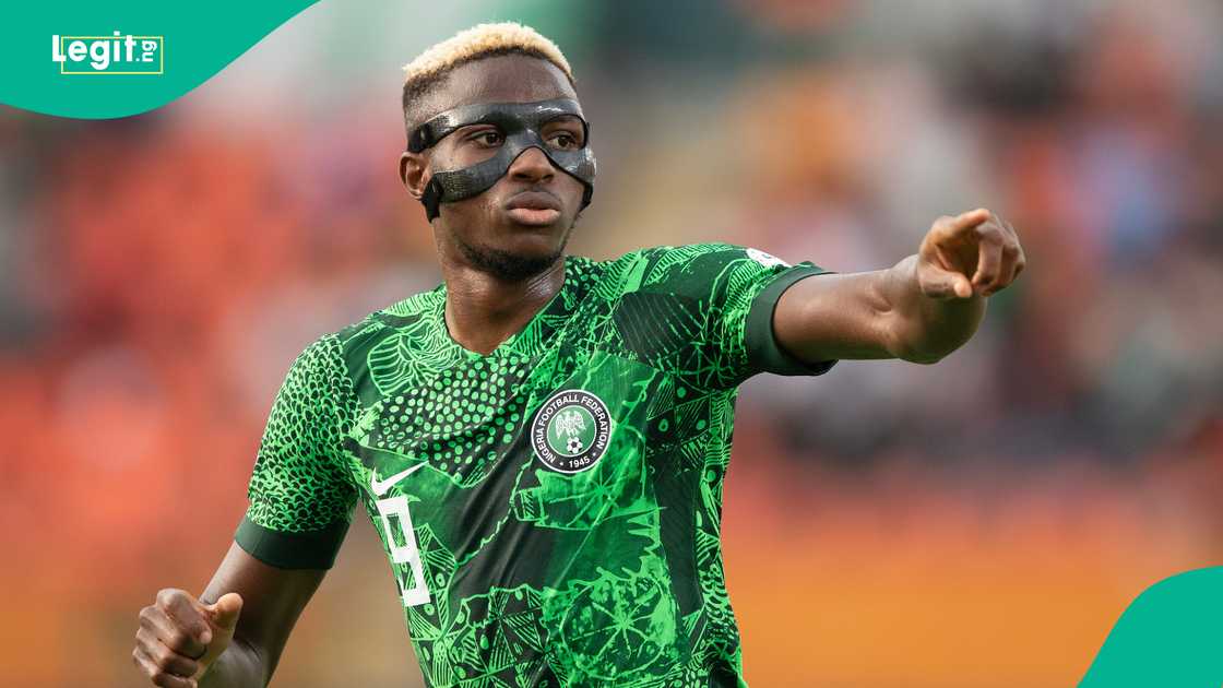 Super Eagles striker Victor Osimhen score Nigeria's only goal against Zimbabwe leading to a heated argument between two young men. Super Eagles striker Victor Osimhen score Nigeria's only goal against Zimbabwe leading to a heated argument between two young men.