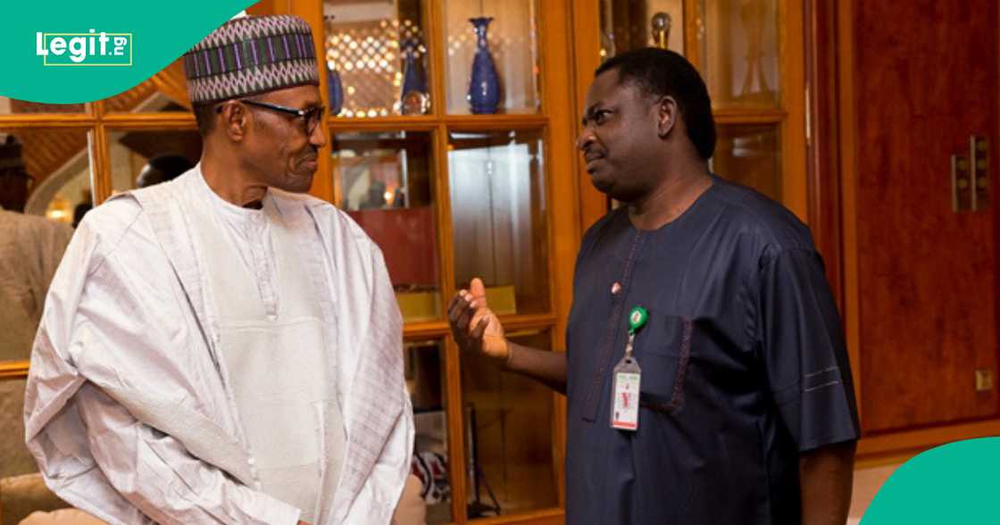 Buhari tare da Femi Adesina. Buhari tare da Femi Adesina.
