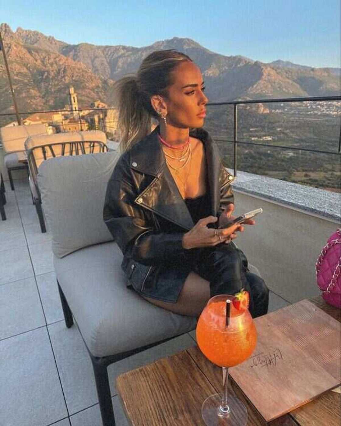 Hilona Gos Hilona Gos