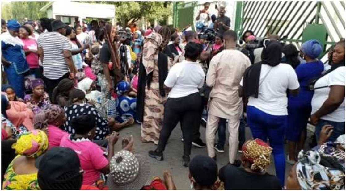 Protesters at NASS gate Protesters at NASS gate