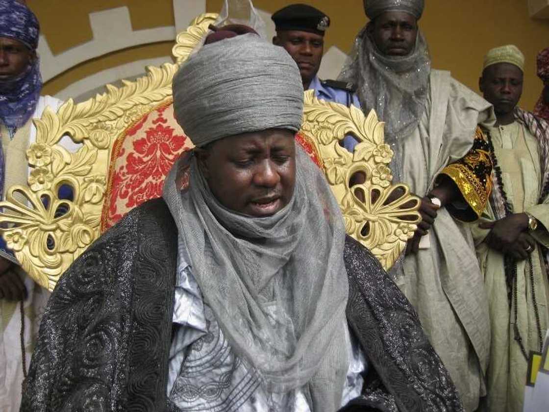 Bidiyon Sarkin Bauchi yana waƙar kiristoci tare da 'matan zumunta' ya janyo cece-kuce Bidiyon Sarkin Bauchi yana waƙar kiristoci tare da 'matan zumunta' ya janyo cece-kuce