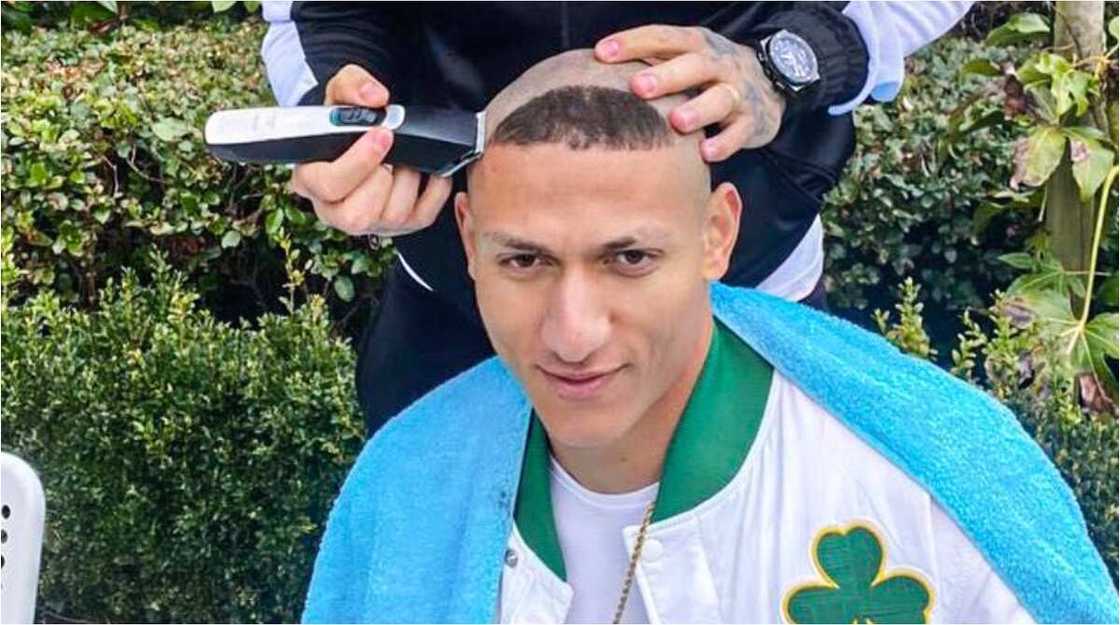 Man City Star Puts Rivalry Behind As He Is Spotted Cutting the Hair of Everton Strike Man City Star Puts Rivalry Behind As He Is Spotted Cutting the Hair of Everton Strike