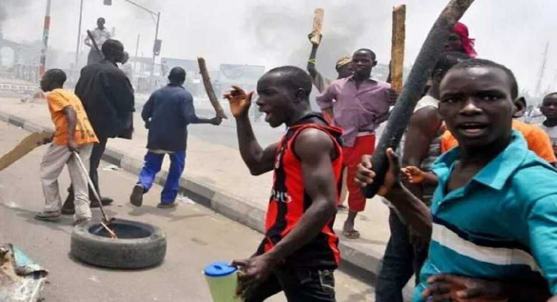 Yadda mutanen gari da 'yan sintiri suka kashe 'yan ta'adda 5 a Katsina Yadda mutanen gari da 'yan sintiri suka kashe 'yan ta'adda 5 a Katsina