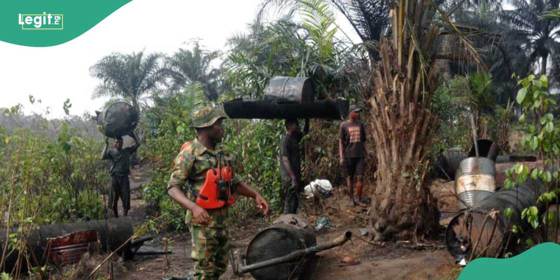 Nigerian Army raids oil bunkerers Nigerian Army raids oil bunkerers