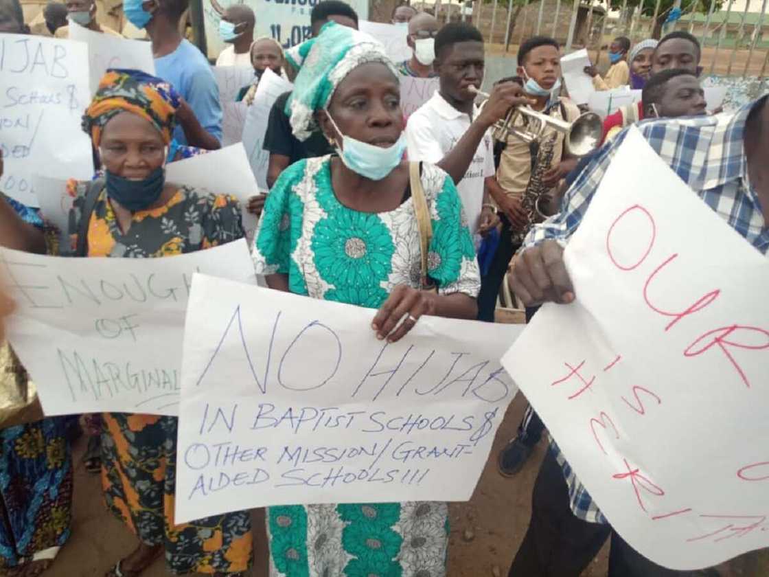 Hana Sa Hijabi: Sarkin Ilorin Ya Bukaci Musulmi Da Kirista Su Rungumi Zaman Lafiya