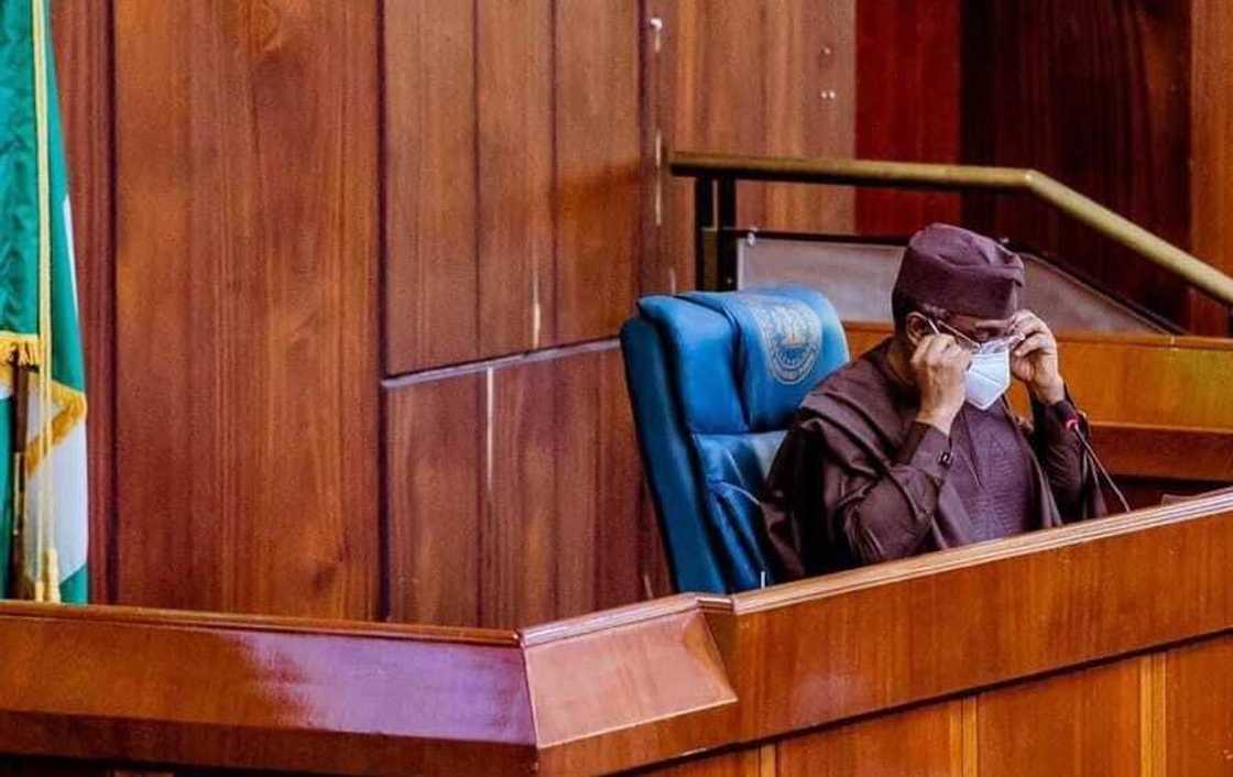 Honarabul Jimoh yace Jama’a na yawan zuzuta albashin ‘Yan Majalisar Tarayya Honarabul Jimoh yace Jama’a na yawan zuzuta albashin ‘Yan Majalisar Tarayya