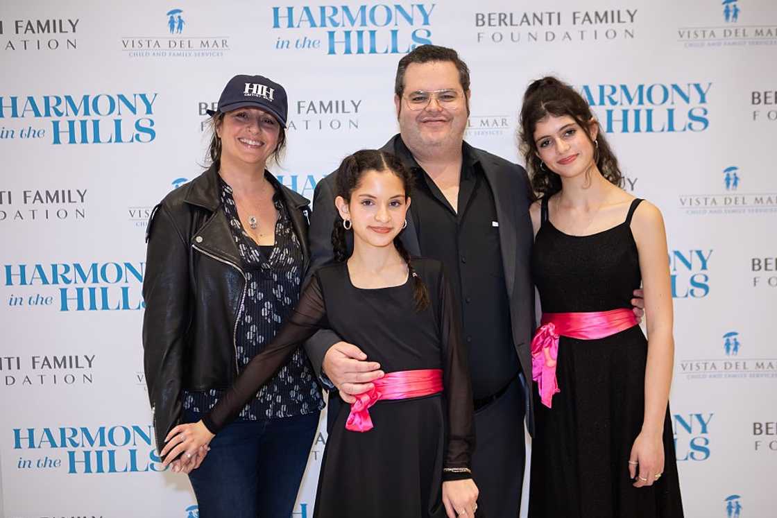 Actor Josh Gad, his wife Ida Darvish Gad, and kids Isabella Gad and Ava Gad Actor Josh Gad, his wife Ida Darvish Gad, and kids Isabella Gad and Ava Gad
