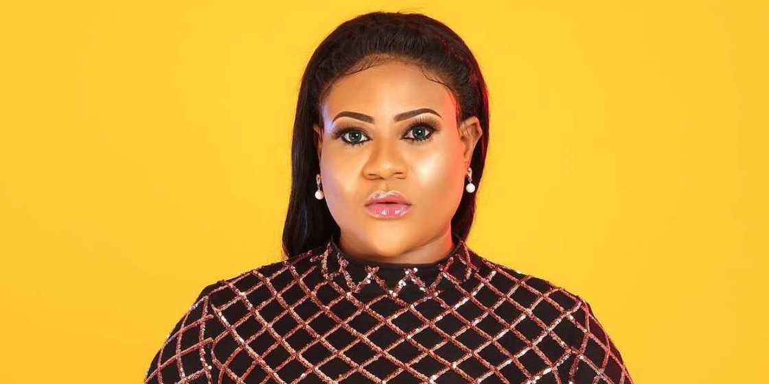 Nkechi Blessing throws shade at man trying to take her from boyfriend Nkechi Blessing throws shade at man trying to take her from boyfriend
