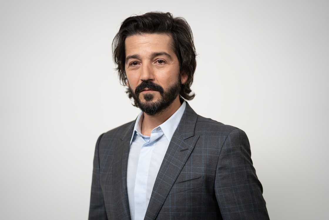 Diego Luna poses during the red carpet for the movie "Mexico 86" at Restaurante Covadonga in Mexico City, Mexico Diego Luna poses during the red carpet for the movie "Mexico 86" at Restaurante Covadonga in Mexico City, Mexico