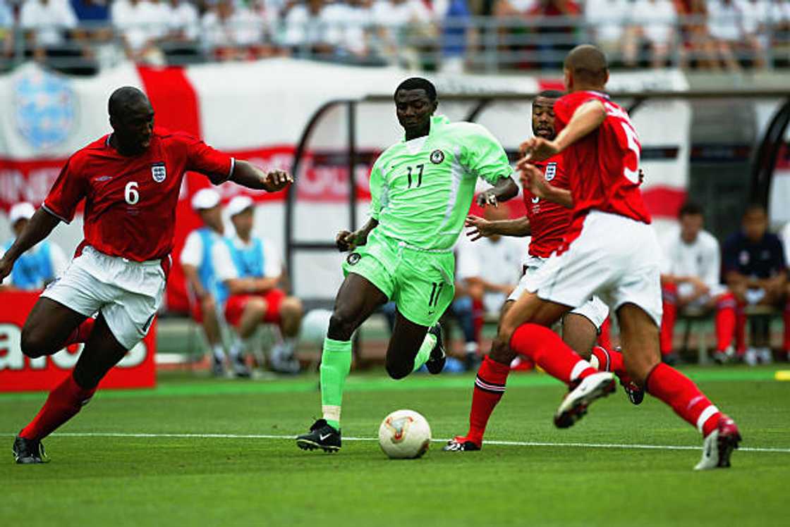 Julius Aghahowa a gasar 2002 Julius Aghahowa a gasar 2002