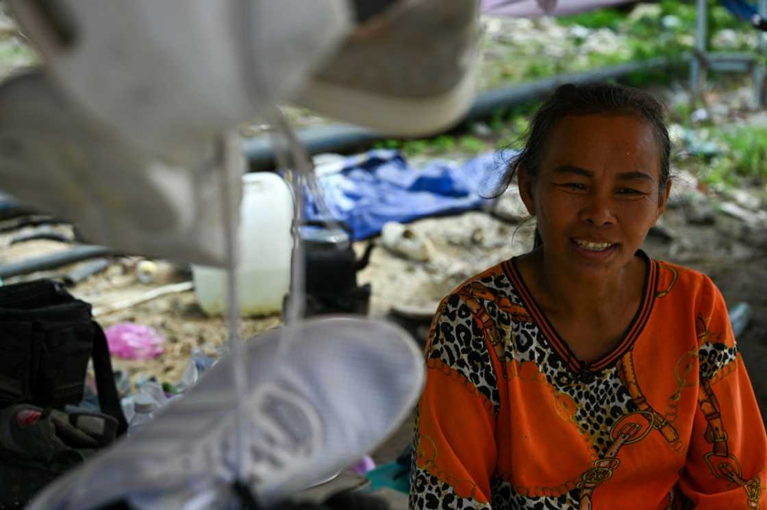 Shoe vendor Chhan Siyoeung, said fewer commuters at the border has meant a drop in sales and income Shoe vendor Chhan Siyoeung, said fewer commuters at the border has meant a drop in sales and income