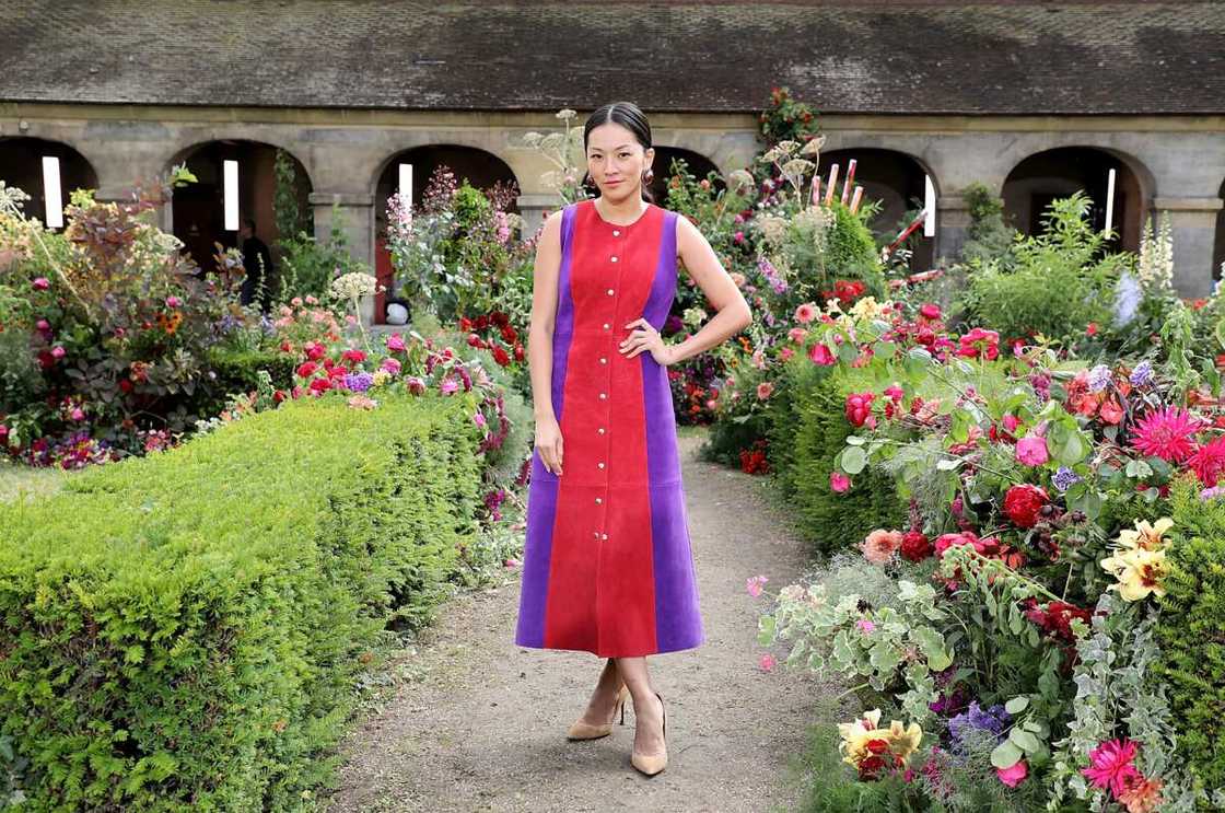 How old is Tina Leung? How old is Tina Leung?