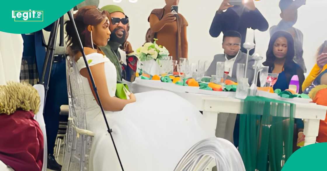 Lady appears in 'wedding gown' at marriage ceremony of someone else, video emerges online Lady appears in 'wedding gown' at marriage ceremony of someone else, video emerges online