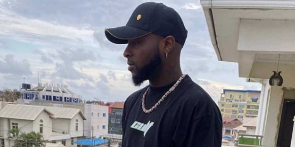 Nigerian Afrobeats star Davido shares hug with Chris Brown who visited him in the studio Nigerian Afrobeats star Davido shares hug with Chris Brown who visited him in the studio