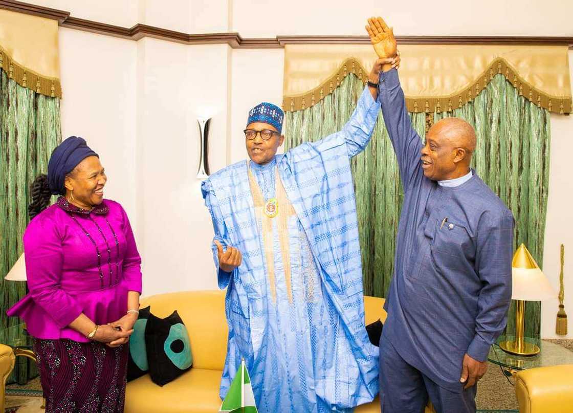Shugaba Buhari da dan takarar APC a Abiya. Shugaba Buhari da dan takarar APC a Abiya.