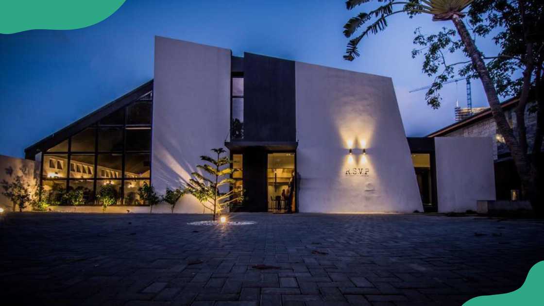 RVSVP restaurant building. RVSVP restaurant building.