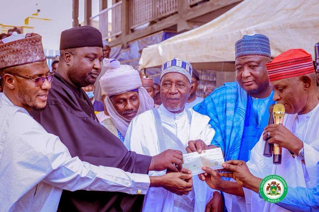 Abba Kabir Yusuf a kasuwar Singer