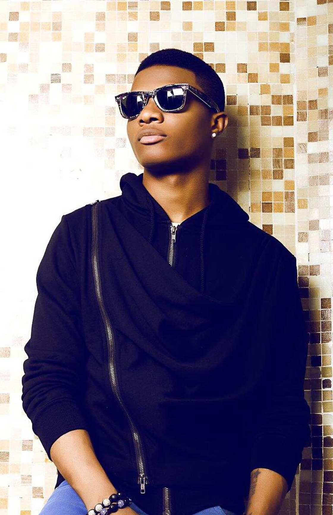 Shararren mawaƙin Najeriya, Wizkid, ya ce bai yarda da addini ba