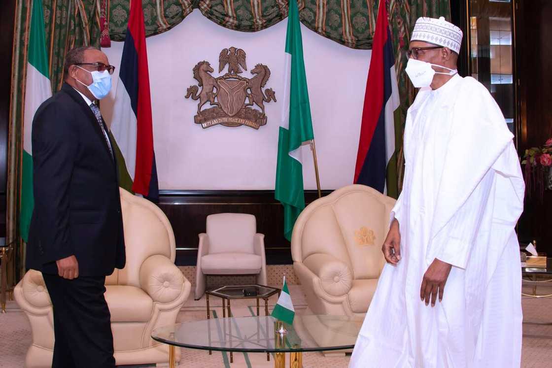 Mutane na ajiye ayyukansu a Ofis suna komawa gona: Buhari Mutane na ajiye ayyukansu a Ofis suna komawa gona: Buhari