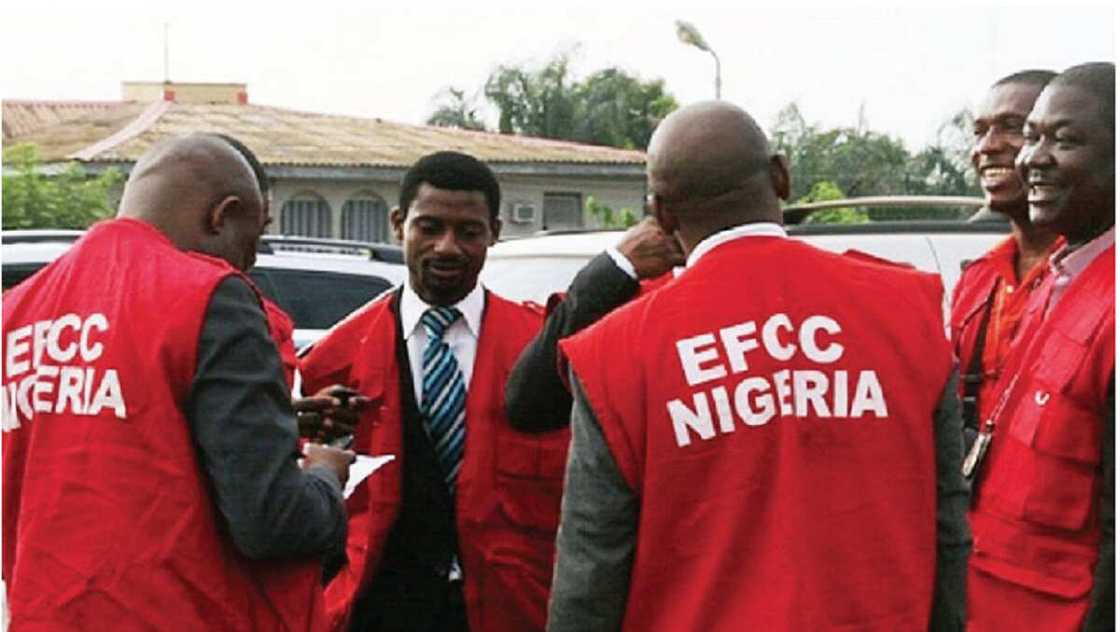 EFCC ta kama 'yan damfara ta intanet 30 a jami'ar KWASU EFCC ta kama 'yan damfara ta intanet 30 a jami'ar KWASU
