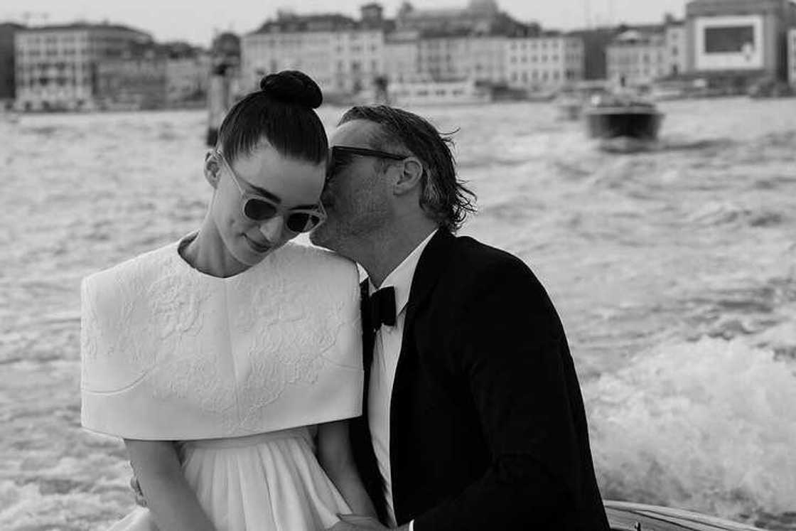 joaquin phoenix rooney mara