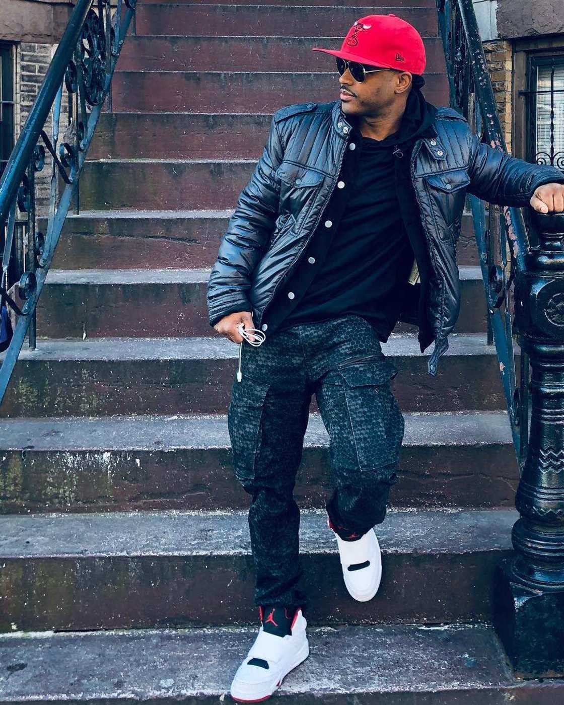 How tall is Larenz Tate How tall is Larenz Tate