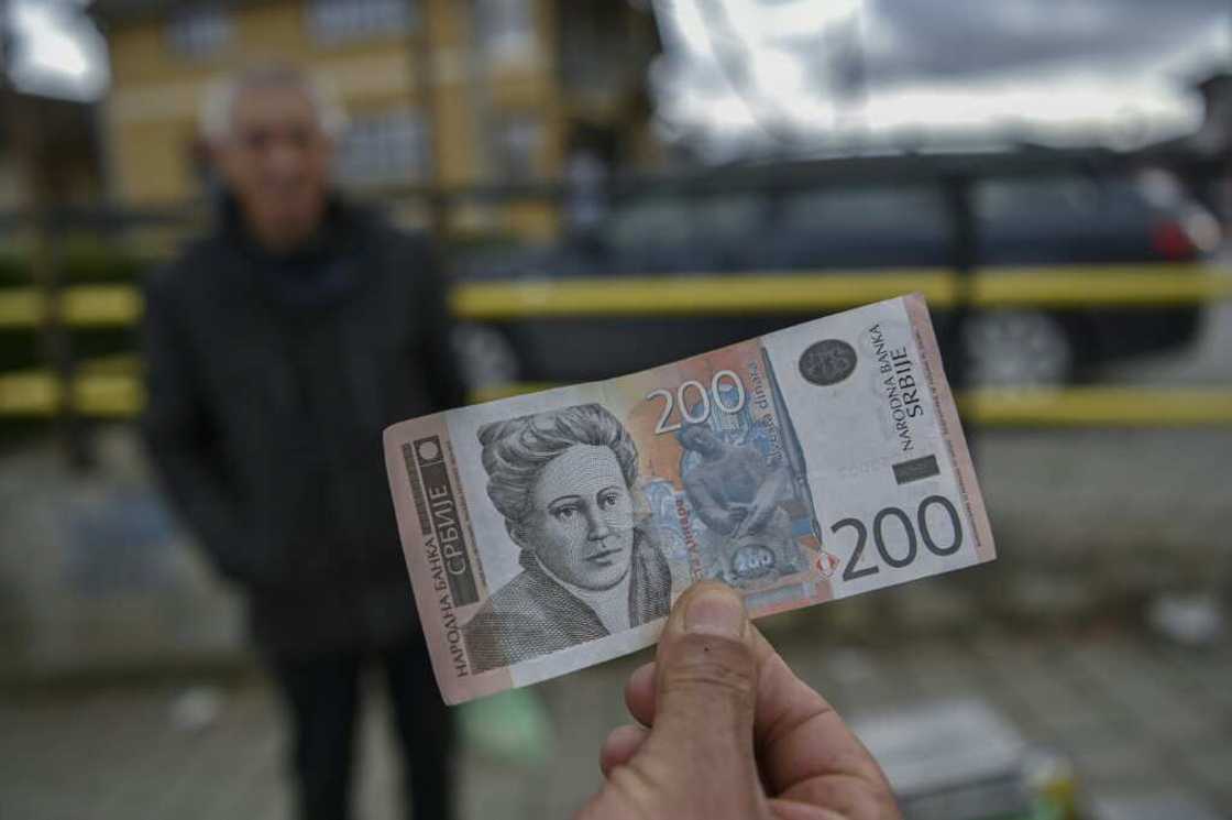 A street vendor with a Serbian dinar banknote in Gracanica, Kosovo A street vendor with a Serbian dinar banknote in Gracanica, Kosovo