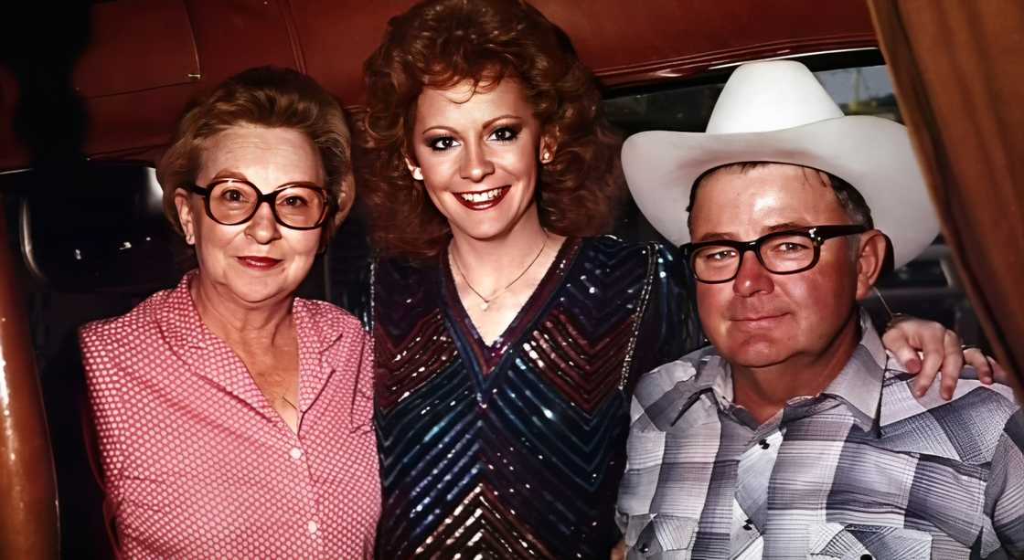 Reba McEntire and her parents Reba McEntire and her parents