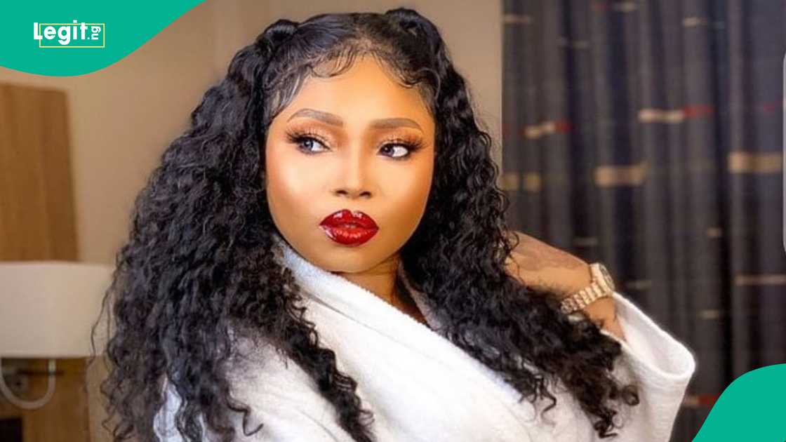 Halima Abubakar ta koma addinin Kiristanci Halima Abubakar ta koma addinin Kiristanci